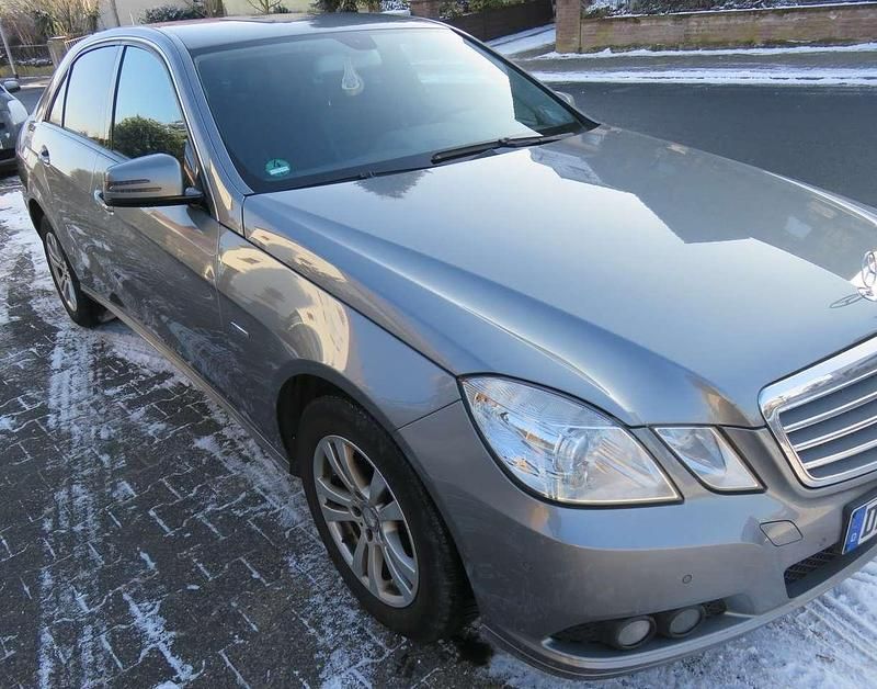 Gebraucht Mercedes E200 Elegance 184 PS (135 kW) 2010 Grau Limousine
