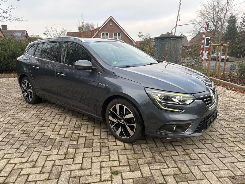 Grau Gebraucht 2019 Renault Mégane IV Bose Edition Limousine | 9.996 € (Guter Preis) - Bild 1/4