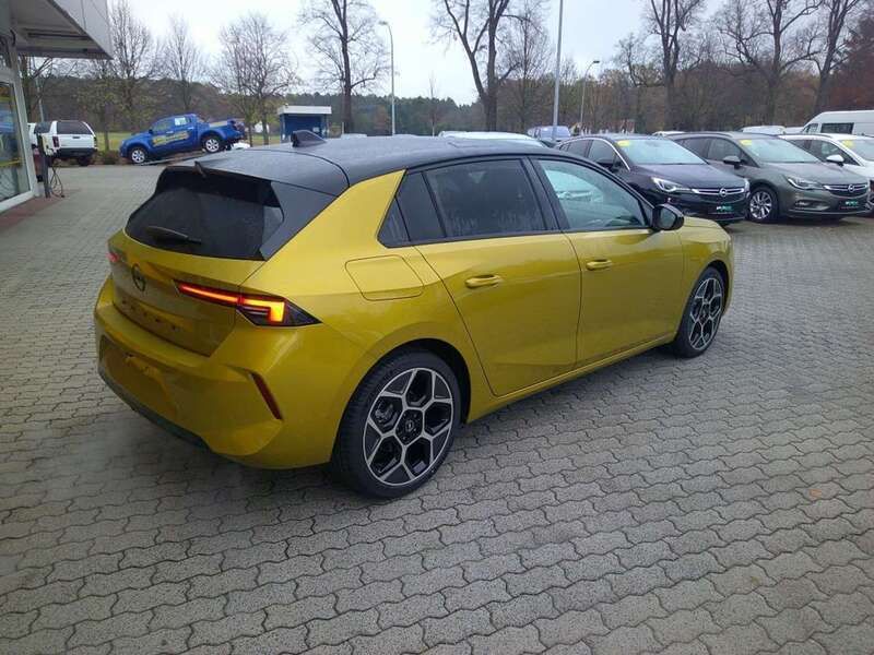 Gebraucht Opel Astra Ultimate 131 PS (96 kW) 2025 Kult gelb metallic Limousine