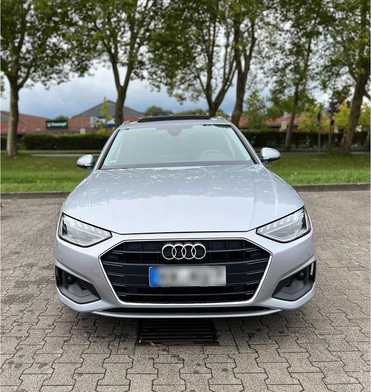 Silber Gebraucht 2021 Audi A4 Advanced Kombi | 21.500 € (Superpreis) - Bild 1/4