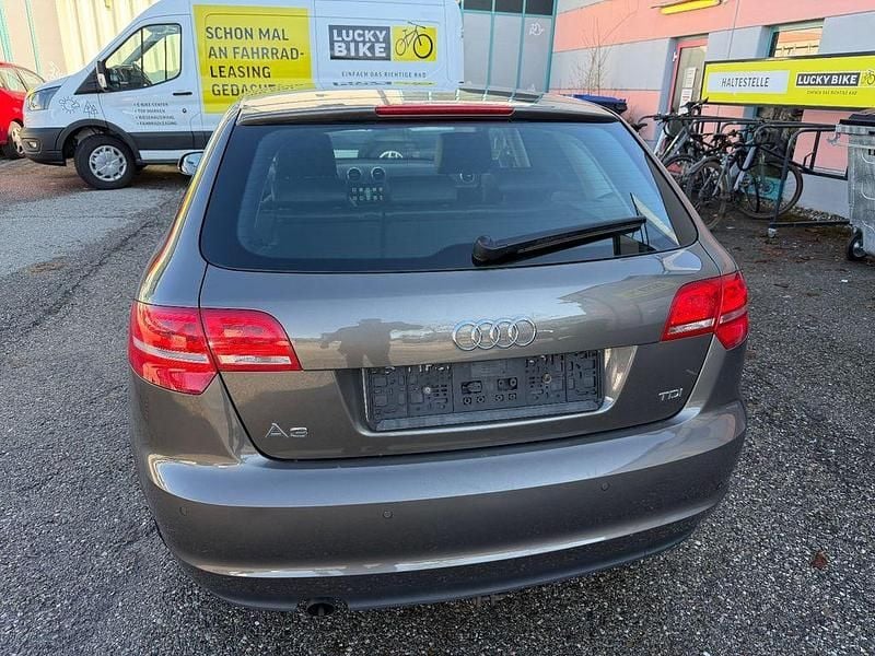 Gebraucht Audi A3 105 PS (77 kW) 2013 Grau Limousine