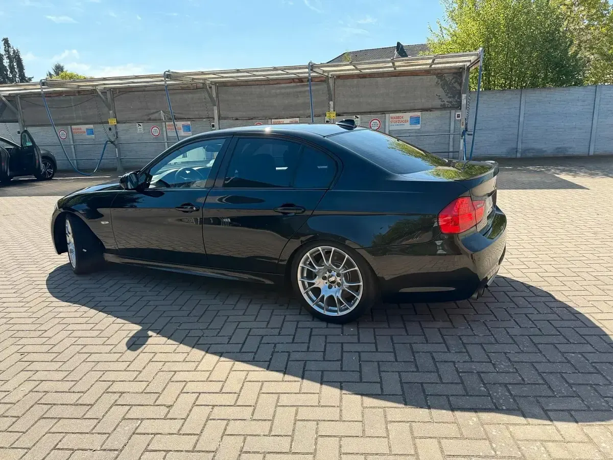 Gebraucht BMW 325 M Sport 197 PS (144 kW) 2009 Schwarz Limousine