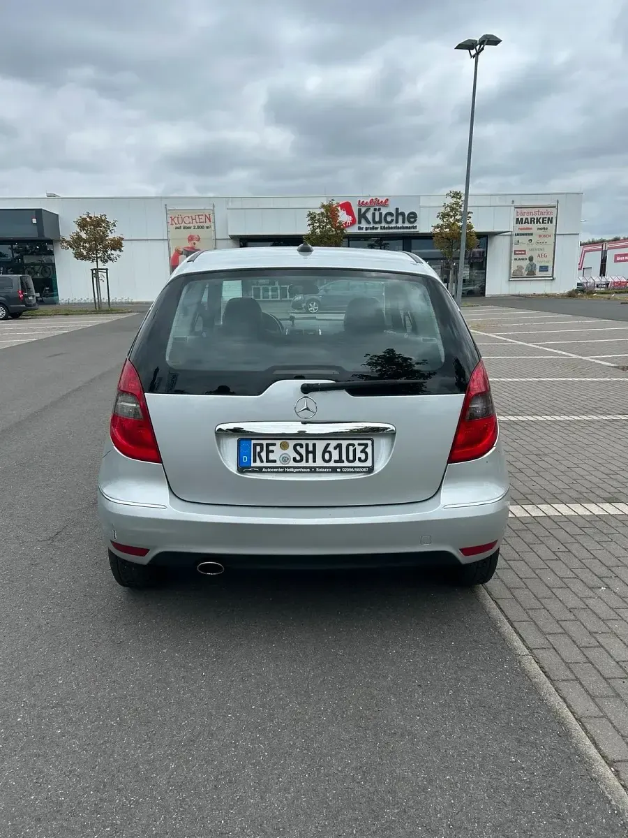 Gebraucht Mercedes A180 109 PS (80 kW) 2009 Silber Kleinwagen