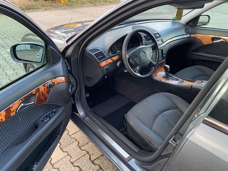Gebraucht Mercedes E280 190 PS (139 kW) 2006 Grau Kombi