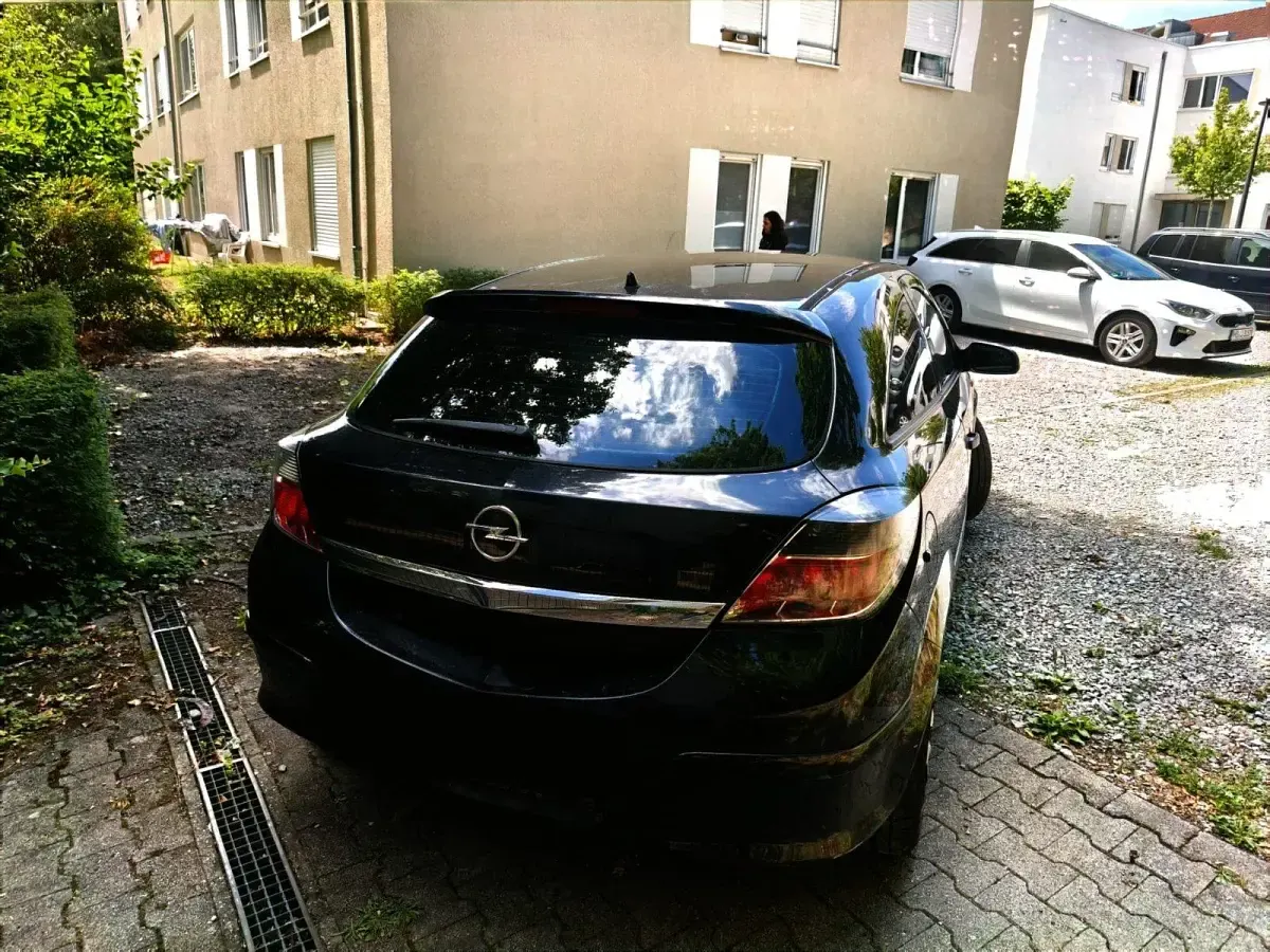 Gebraucht Opel Astra 90 PS (66 kW) 2009 Schwarz Coupé