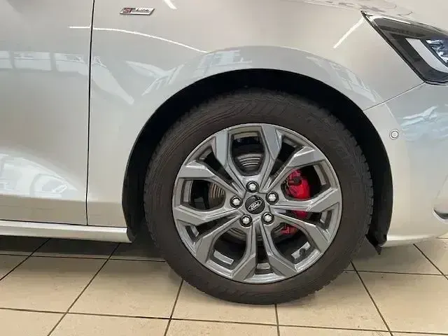 Gebraucht Ford Focus ST-Line X 125 PS (91 kW) 2023 Polarsilber metallic Limousine