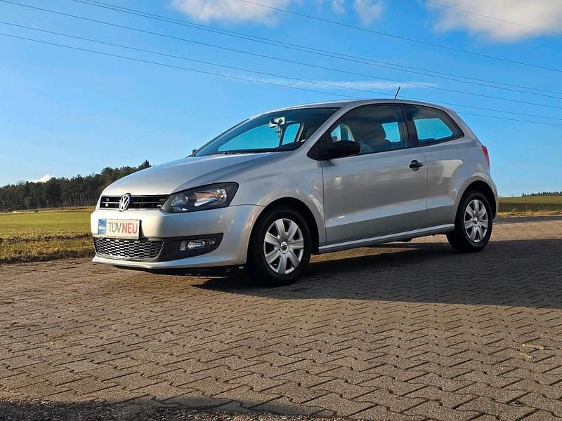 Grau Gebraucht 2012 VW Polo Trendline Kleinwagen | 3.490 € (Superpreis) - Bild 1/4