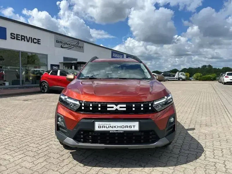 Neu Dacia Jogger Extreme 122 PS (89 kW) 2026 Braun Van / Kleinbus