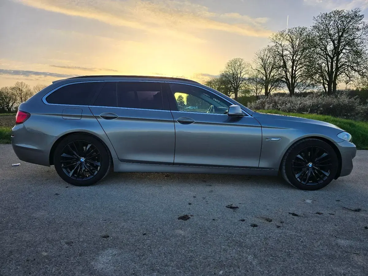 Gebraucht BMW 520 Sport Line 184 PS (135 kW) 2013 Grau Kombi
