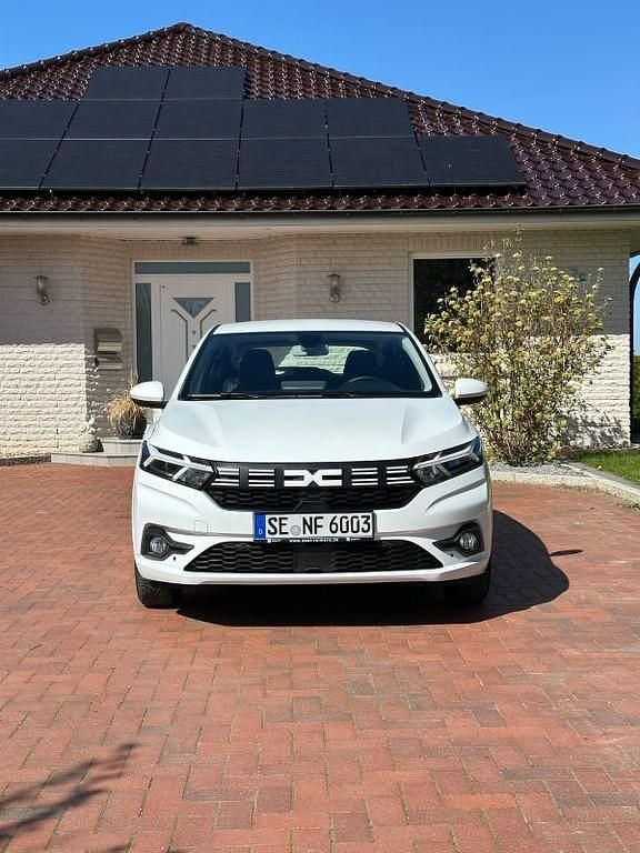 Second-hand Dacia Sandero Expression 101 CP (74 kW) 2024 Alb Berlinǎ