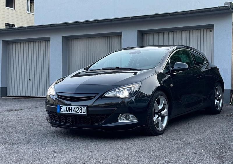 Gebraucht Opel Astra GTC 165 PS (121 kW) 2012 Schwarz Limousine