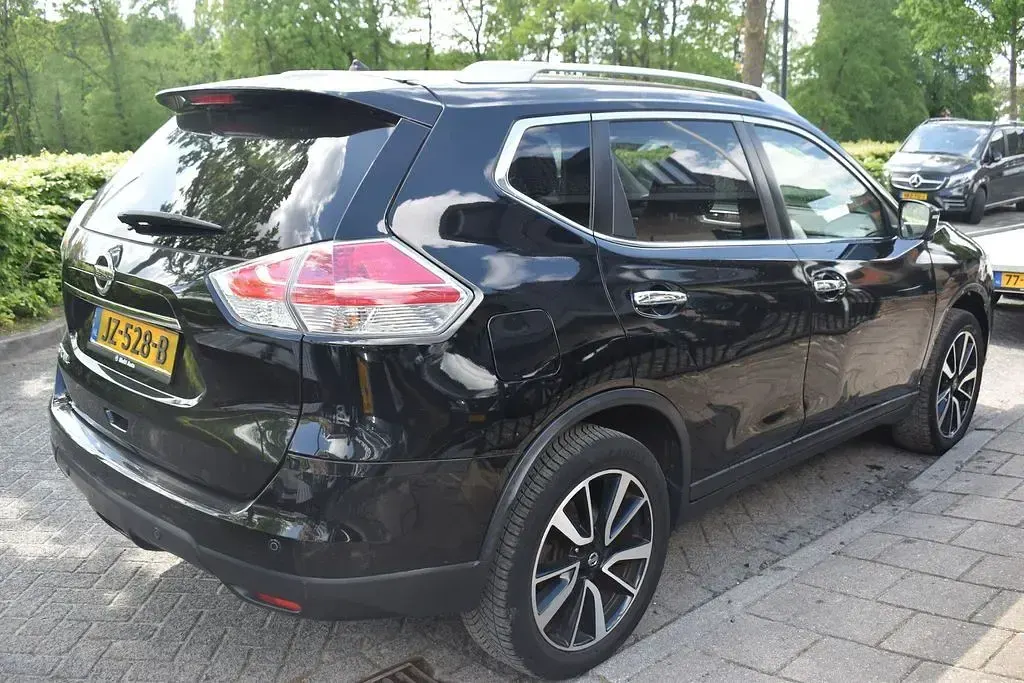 Gebraucht Nissan X-Trail N-Connecta 163 PS (119 kW) 2016 Schwarz SUV