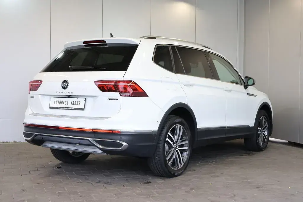 Gebraucht VW Tiguan Allspace 200 PS (147 kW) 2023 Weiß SUV