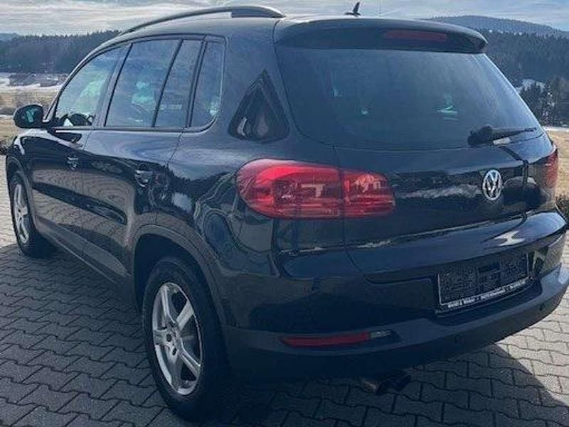 Gebraucht VW Tiguan Trendline 125 PS (91 kW) 2015 Deep black perleffekt SUV