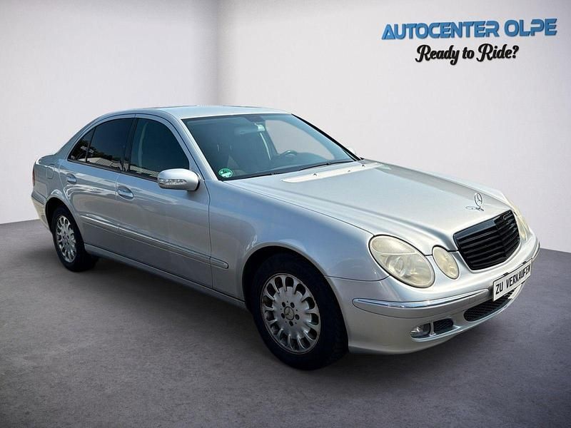 Silber Gebraucht 2005 Mercedes E200 Limousine | 1.999 € (Superpreis) - Bild 1/4
