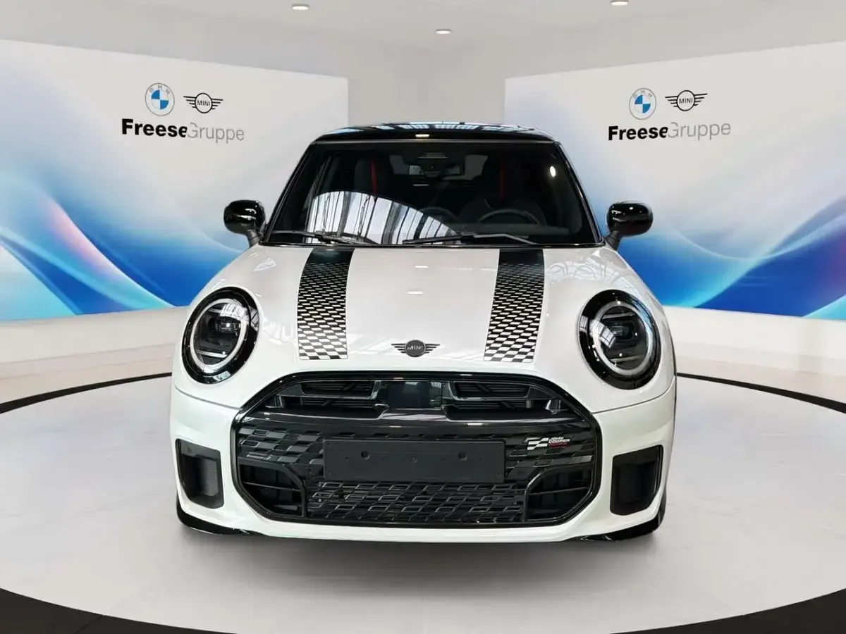 Używany Mini Cooper 156 KM (114 kW) 2024 Biały Hatchback