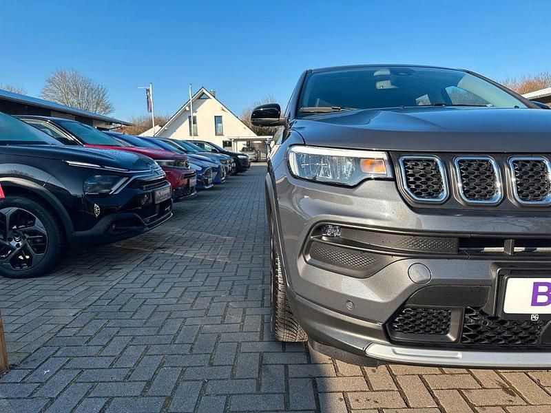 Gebraucht Jeep Compass Altitude 131 PS (96 kW) 2024 Grau SUV