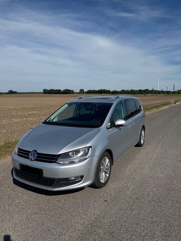 Silber Gebraucht 2010 VW Sharan Highline Van / Kleinbus | 8.250 € (Superpreis) - Bild 1/4