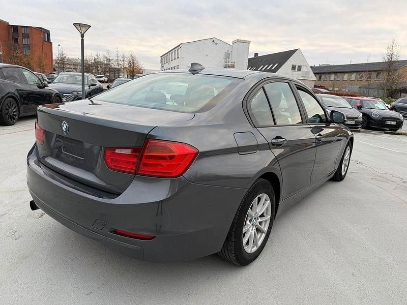 Gebraucht BMW 320 184 PS (135 kW) 2012 Limousine