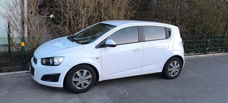 Gebraucht Chevrolet Aveo 86 PS (63 kW) 2013 Weiß Kleinwagen