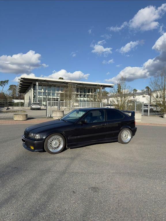 Gebraucht BMW 323 M Sport 170 PS (125 kW) 1997 Schwarz Limousine