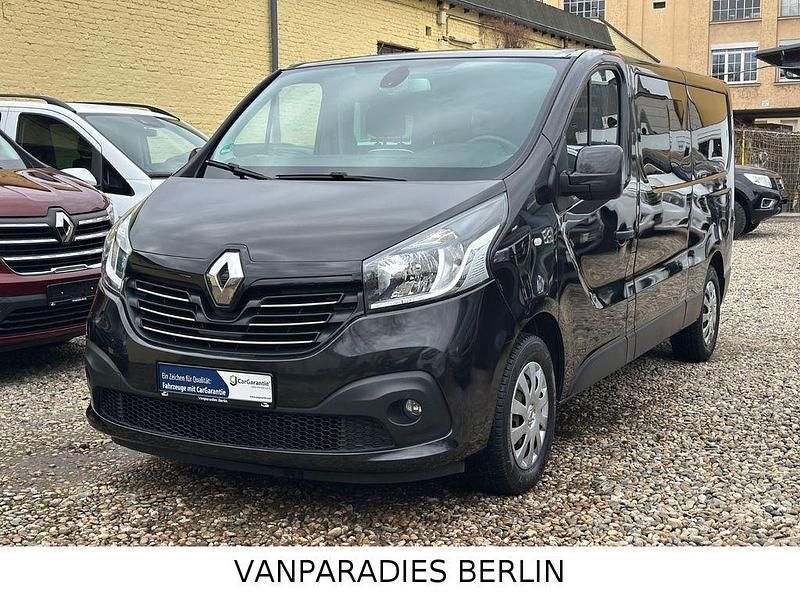 Second-hand Renault Trafic Expression 125 CP (91 kW) 2016 Negru Monovolum