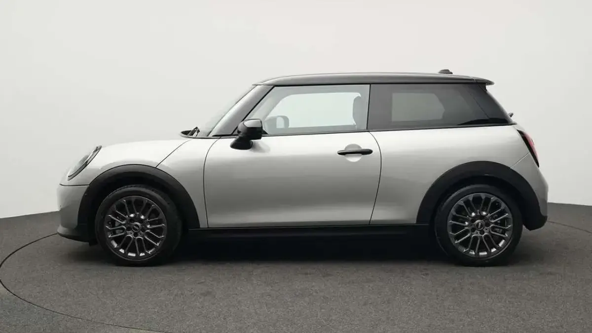 Używany Mini Cooper Classic 156 KM (114 kW) 2024 Szary Hatchback