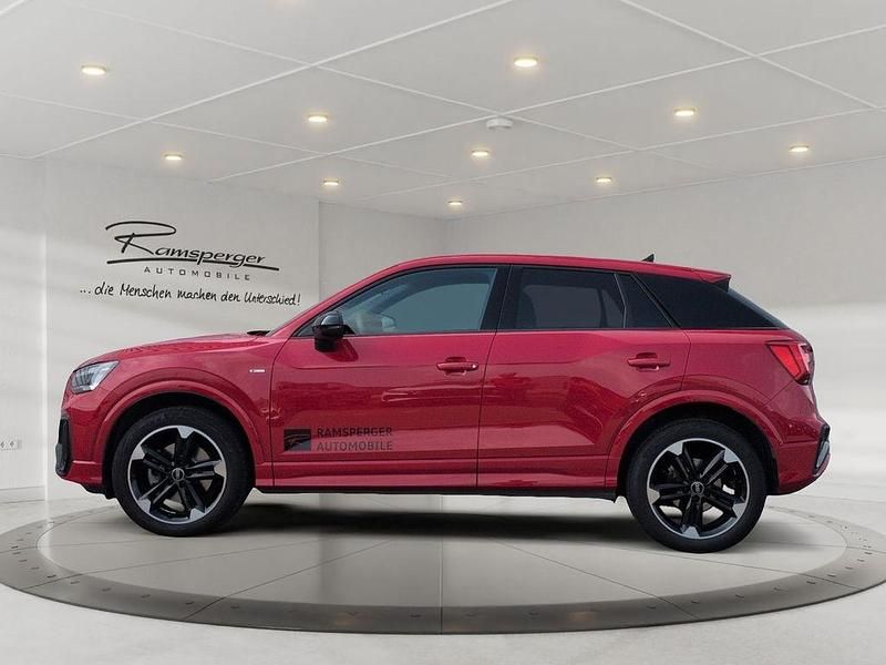 Gebraucht Audi Q2 S-Line 150 PS (110 kW) 2024 Rot (progressivrot metallic) SUV