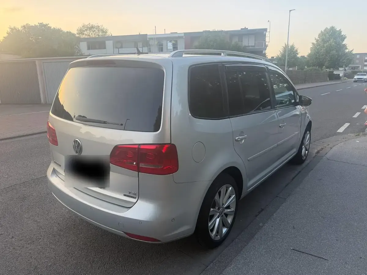 Gebraucht VW Touran 150 PS (110 kW) 2012 Silber Van / Kleinbus
