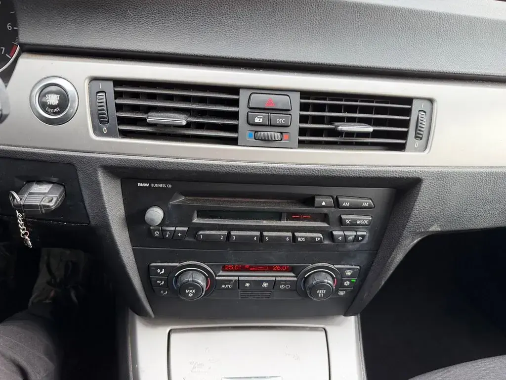 Gebraucht BMW 318 129 PS (94 kW) 2005 Silber Limousine