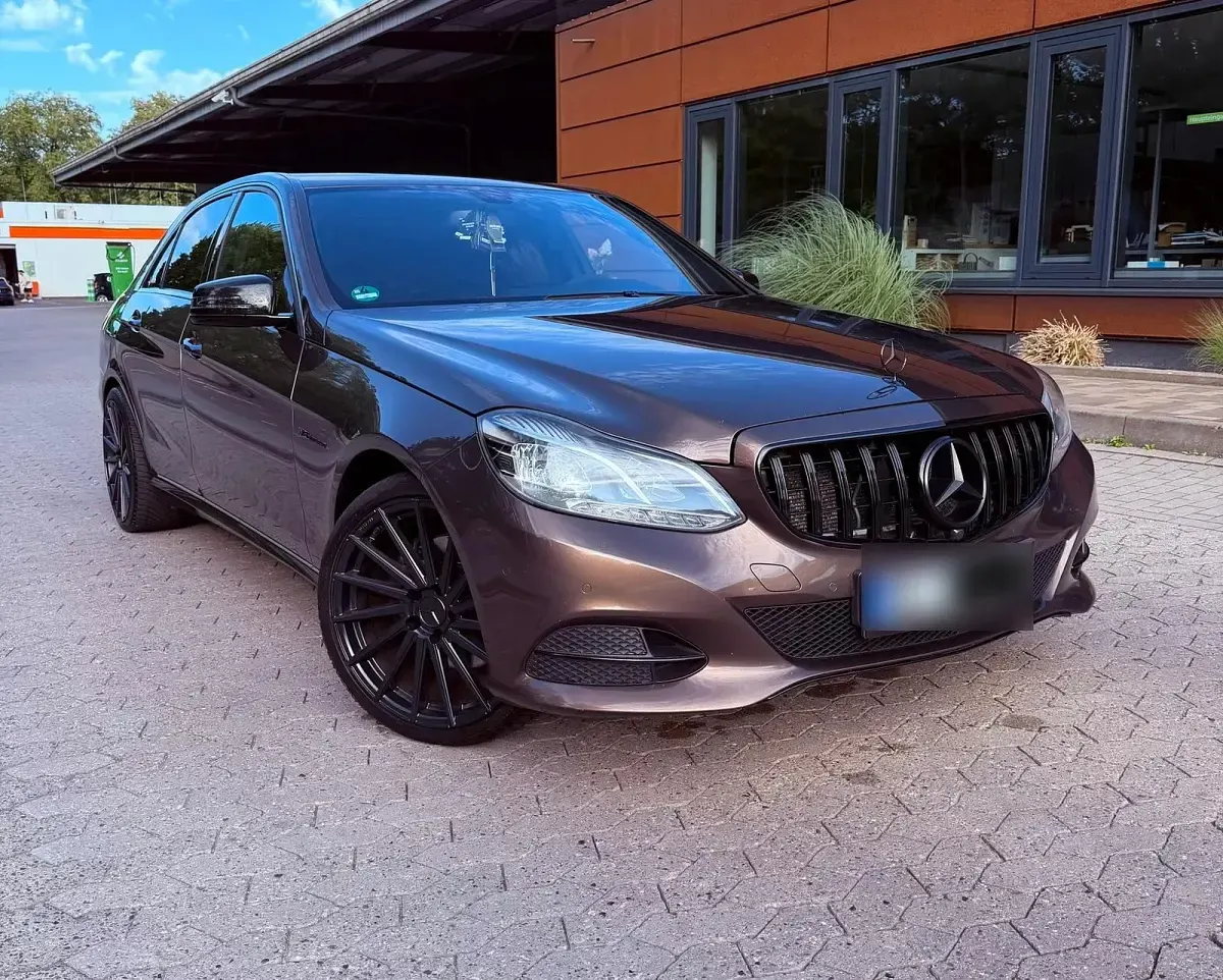 Gebraucht Mercedes E250 204 PS (150 kW) 2013 Braun Limousine