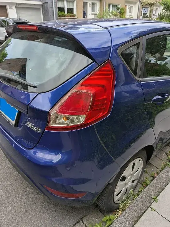 Gebraucht Ford Fiesta Trend 95 PS (69 kW) 2015 Blau Kleinwagen
