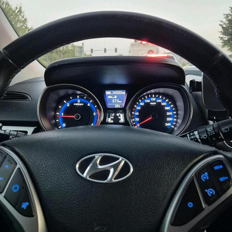 Schwarz Gebraucht 2012 Hyundai i30 Kombi | 5.900 € - Bild 1/4