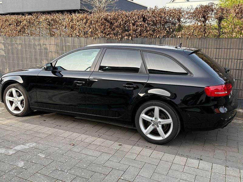 Gebraucht Audi A4 Ambition 143 PS (105 kW) 2012 Schwarz Kombi
