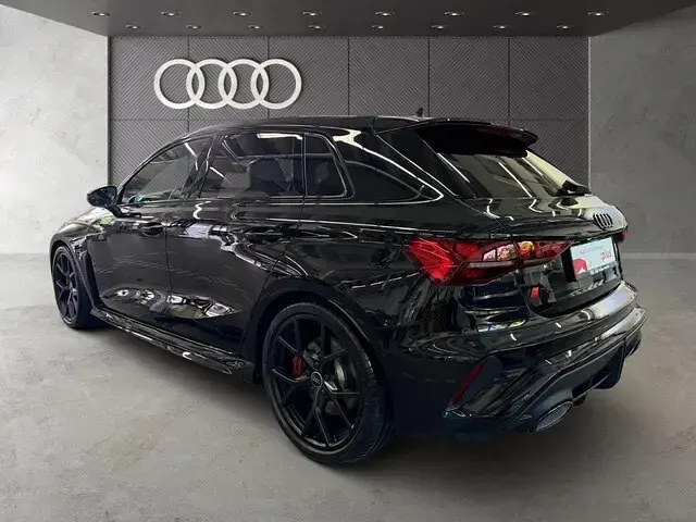 Neu Audi RS3 Sportback Premium 400 PS (294 kW) 2025 Mythosschwarz metallic Kleinwagen