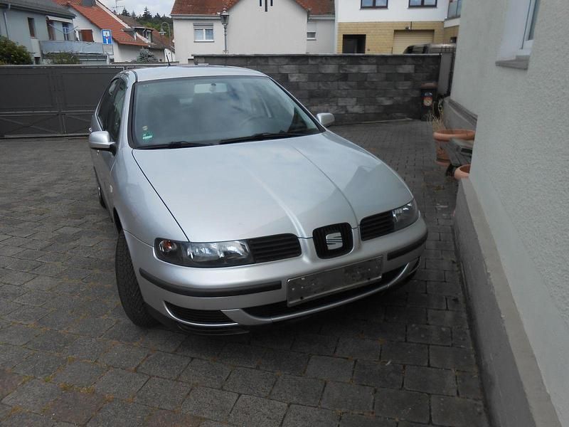 Silber Gebraucht 2000 Seat Leon Stella Kleinwagen | 1.898 € (Guter Preis) - Bild 1/4