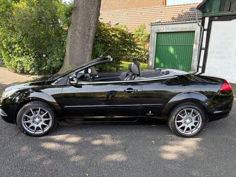 Schwarz Gebraucht 2010 Ford Focus Cabriolet Titanium Cabrio | 3.300 € (Etwas zu teuer) - Bild 1/4