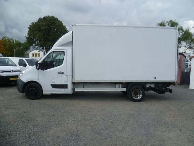 Gebraucht Opel Movano 131 PS (96 kW) 2018 Polar white Van