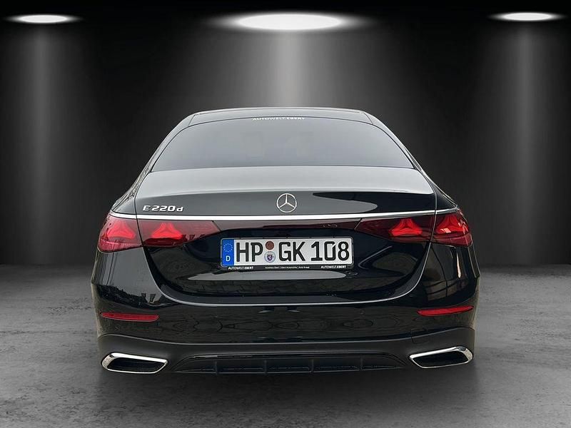 Gebraucht Mercedes E220 AMG 197 PS (144 kW) 2025 Lack obsidianschwarz Limousine