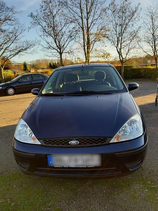 Blau Gebraucht 2005 Ford Focus Ambiente Kleinwagen | 1.800 € (Fairer Preis) - Bild 1/4