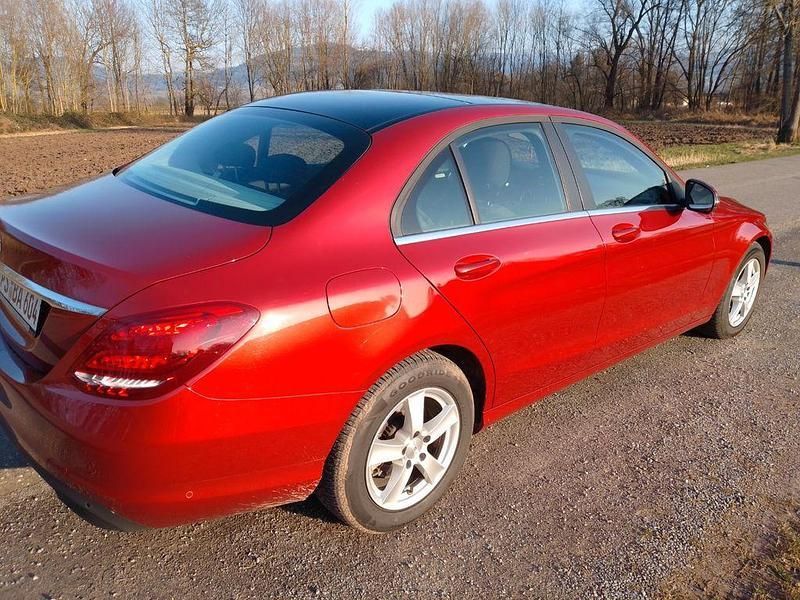 Rot Gebraucht 2018 Mercedes C200 Limousine | 19.500 € (Superpreis) - Bild 1/4