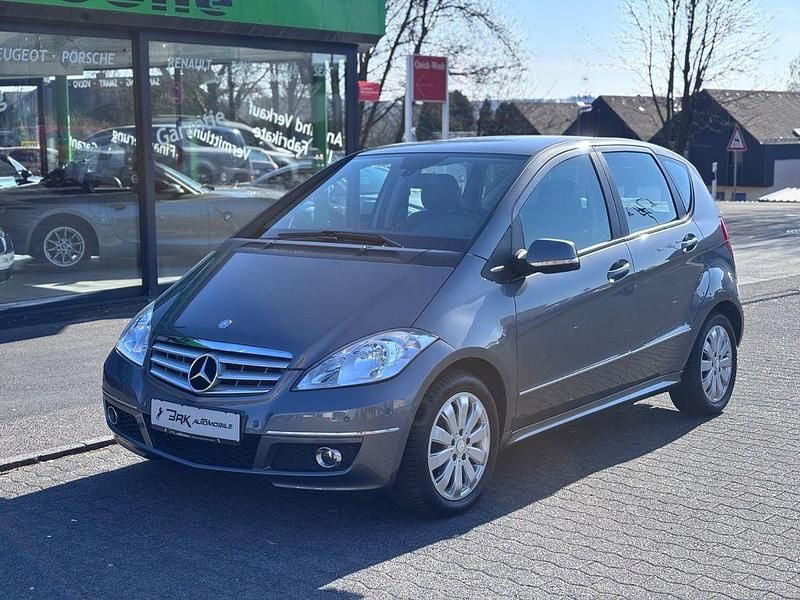 Gebraucht Mercedes A180 116 PS (85 kW) 2012 Grau Limousine