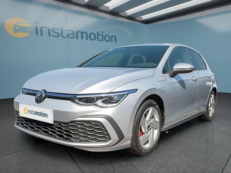 Silber Gebraucht 2021 VW Golf VIII GTE Kleinwagen | 26.299 € - Bild 1/4