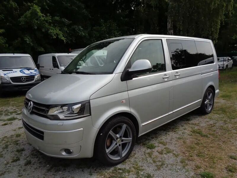 Silber Gebraucht 2015 VW Multivan Highline Van / Kleinbus | 16.900 € (Fairer Preis) - Bild 1/4