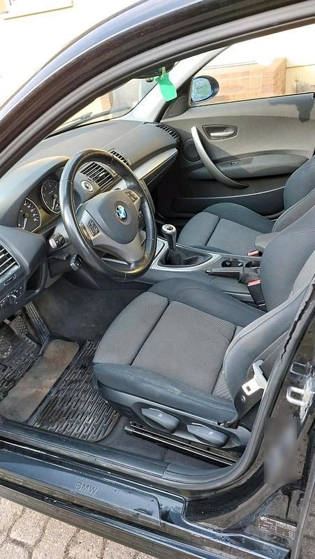 Gebraucht BMW 118 130 PS (95 kW) 2005 Schwarz Kleinwagen