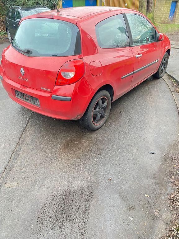 Rot Gebraucht 2006 Renault Clio II Dynamique Limousine | 1.000 € (Fairer Preis) - Bild 1/4