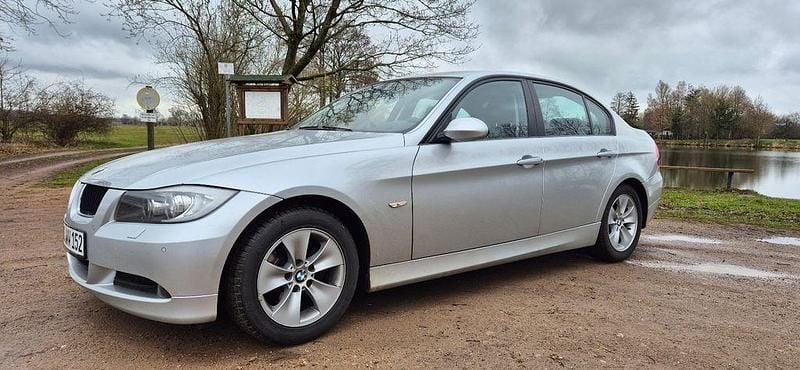 Gebraucht BMW 318 129 PS (94 kW) 2007 Silber Limousine