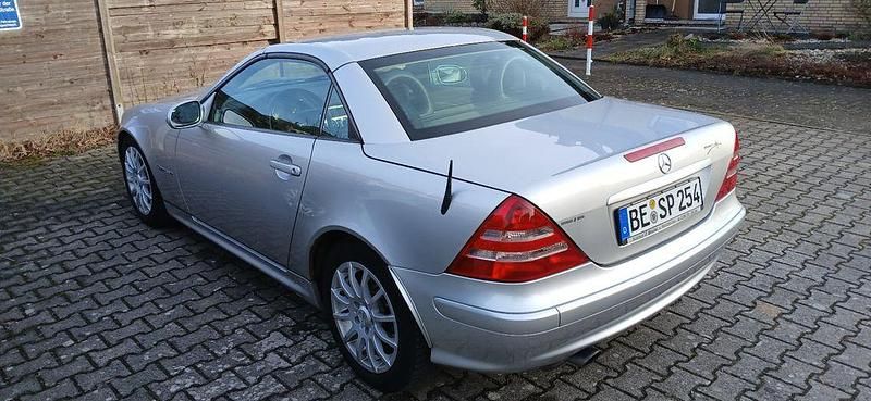 Gebraucht Mercedes SLK230 197 PS (144 kW) 2003 Silber Cabrio