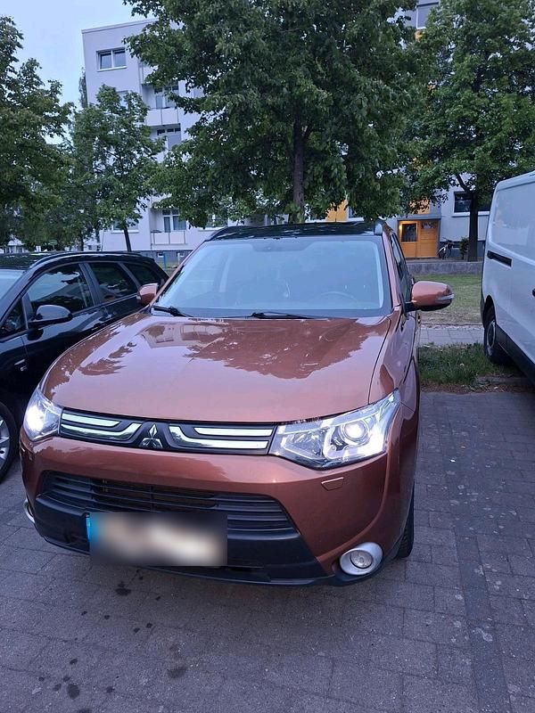 Orange Gebraucht 2012 Mitsubishi Outlander SUV | 7.200 € - Bild 1/4