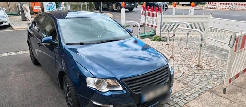 Blau Gebraucht 2005 VW Passat Limousine | 2.000 € (Guter Preis) - Bild 1/4
